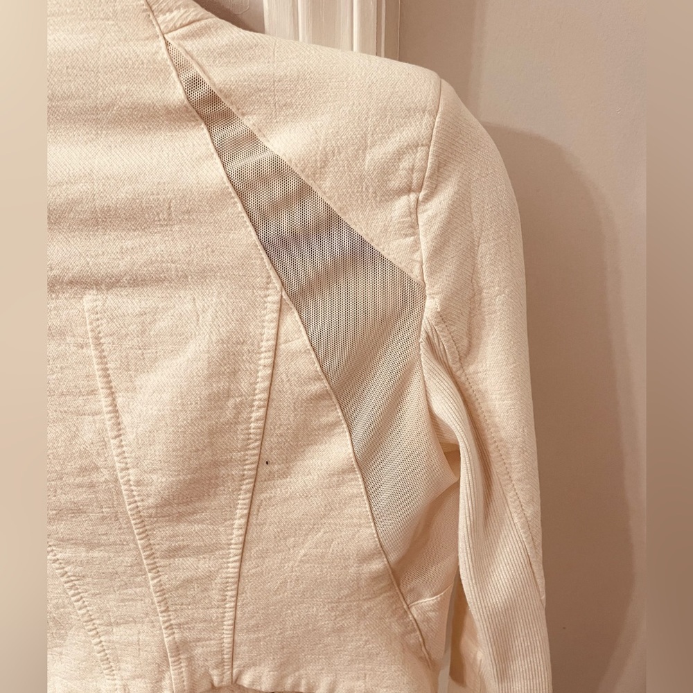 White jacket - Picture 2 of 4